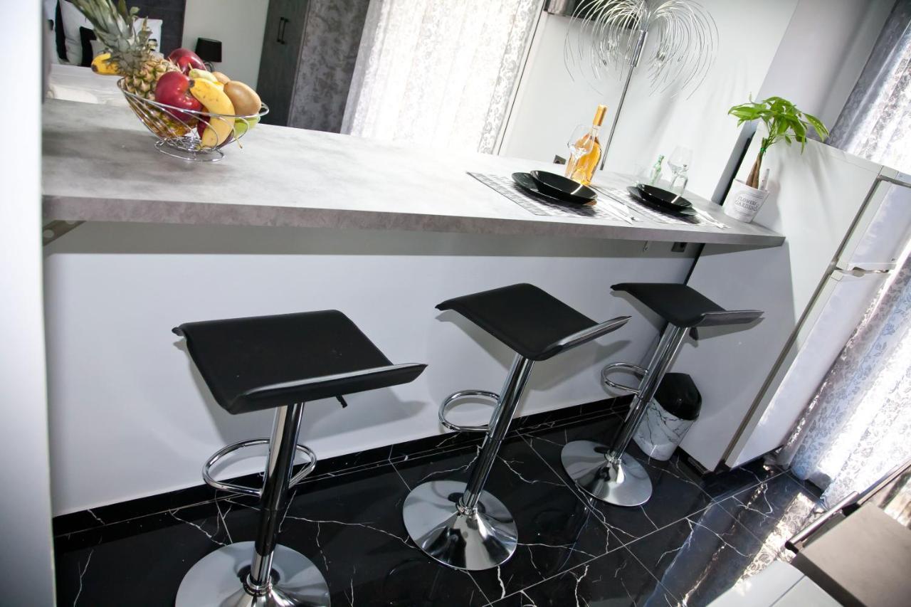 Chris Luxury Studio Yanya Dış mekan fotoğraf